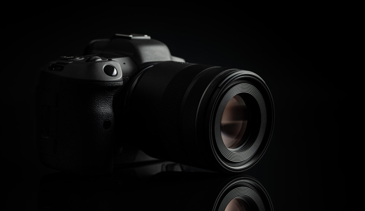 digital mirrorless camera on black background 2026 01 09 00 53 07 utc