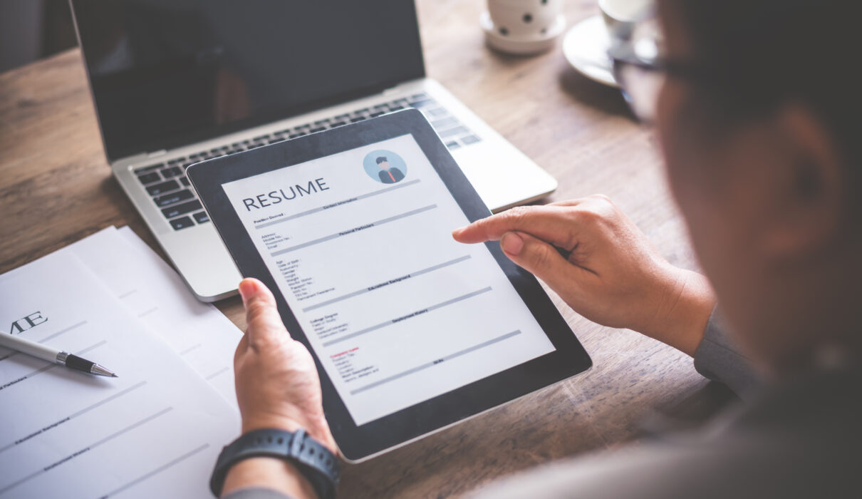 people are filling out their personal resume on th 2026 01 08 06 07 26 utc scaled