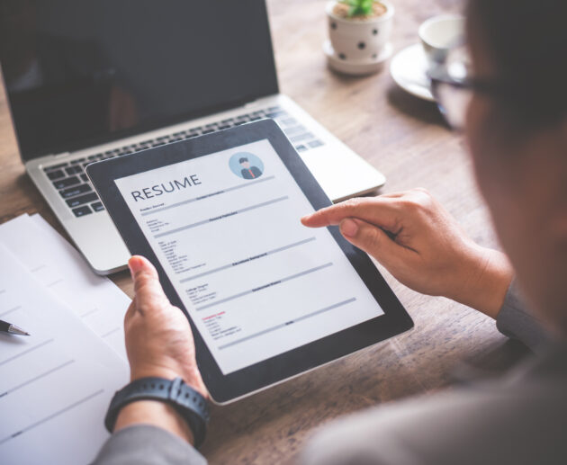 people are filling out their personal resume on th 2026 01 08 06 07 26 utc scaled