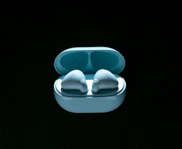 wireless headphones on black background wireless 2026 03 16 00 39 53 utc